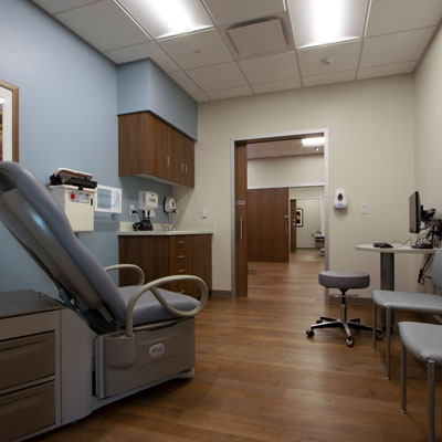 advocate-aurora_racine_exam-room_ambulatory_healthcare_zastudios_web-m